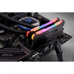 Corsair Vengeance CMW16GX4M2C3200C16 muistimoduuli 16 GB 2 x 8 GB DDR4 3200 MHz